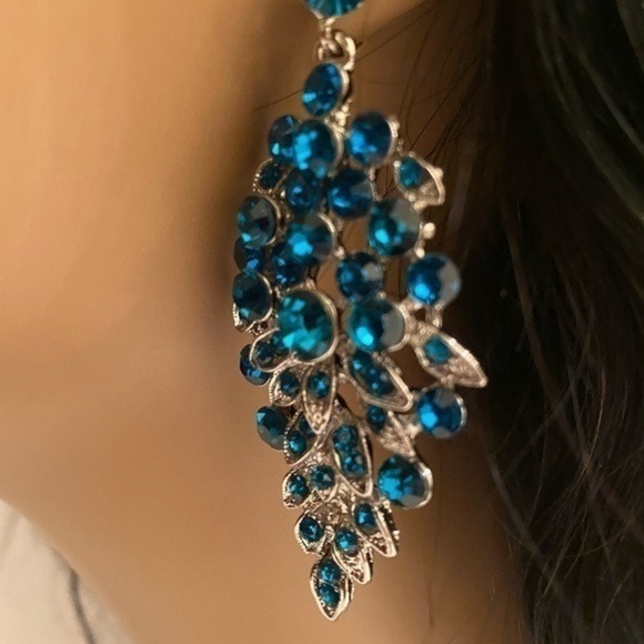 Austrian Crystal Bib Necklace and Earring set - Picture 3 of 5